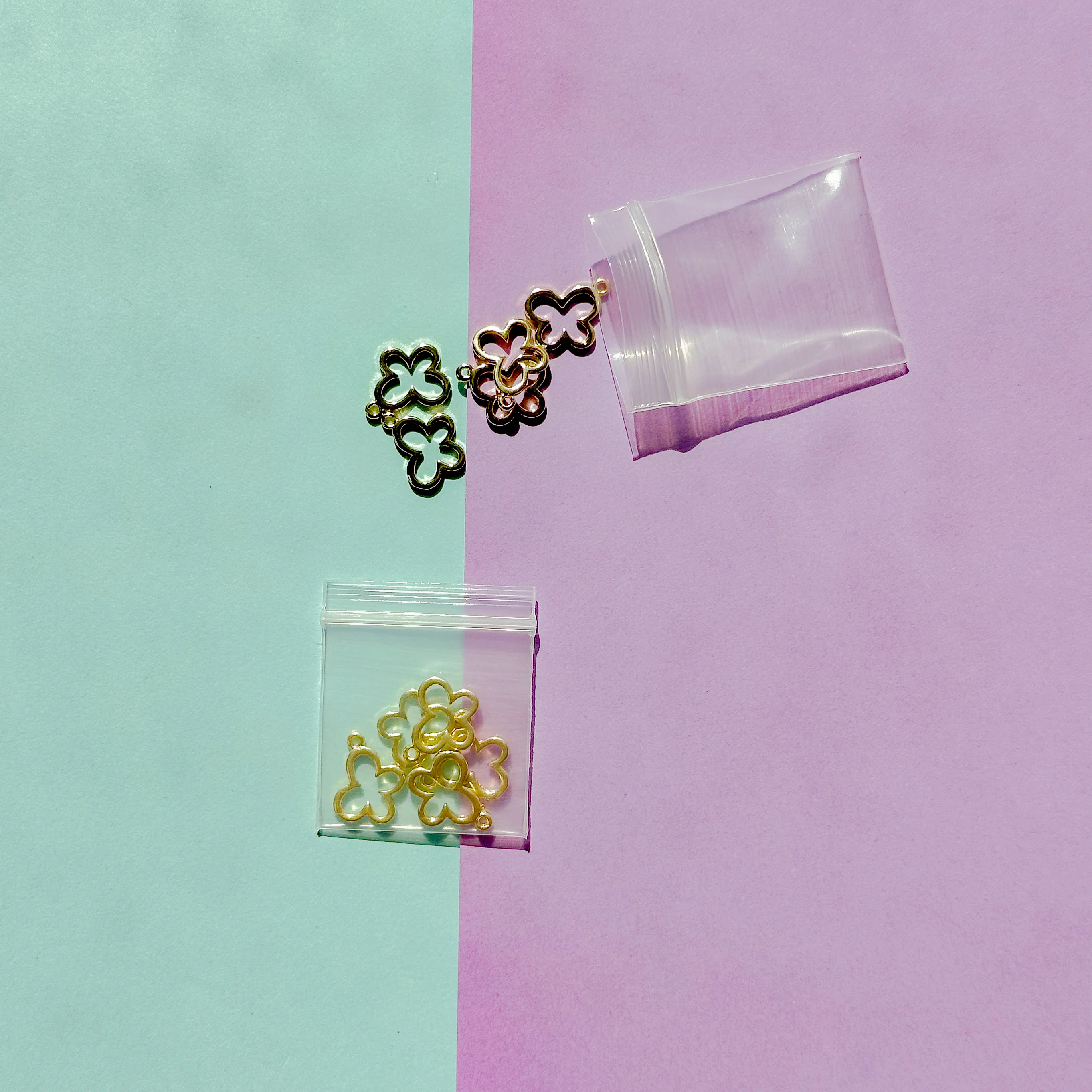 10mm Shiny Gold Butterfly Charm 5-pack - Image 2