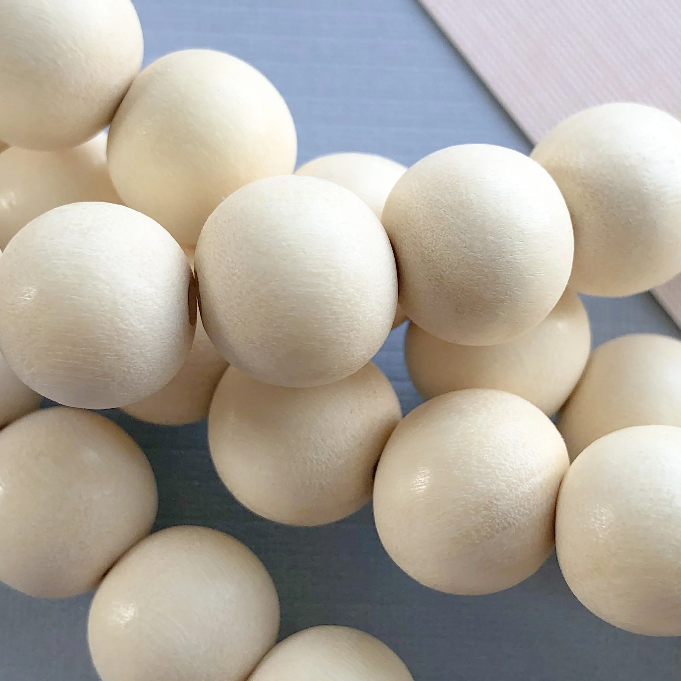 12mm White Wood Rounds Strand - Image 2