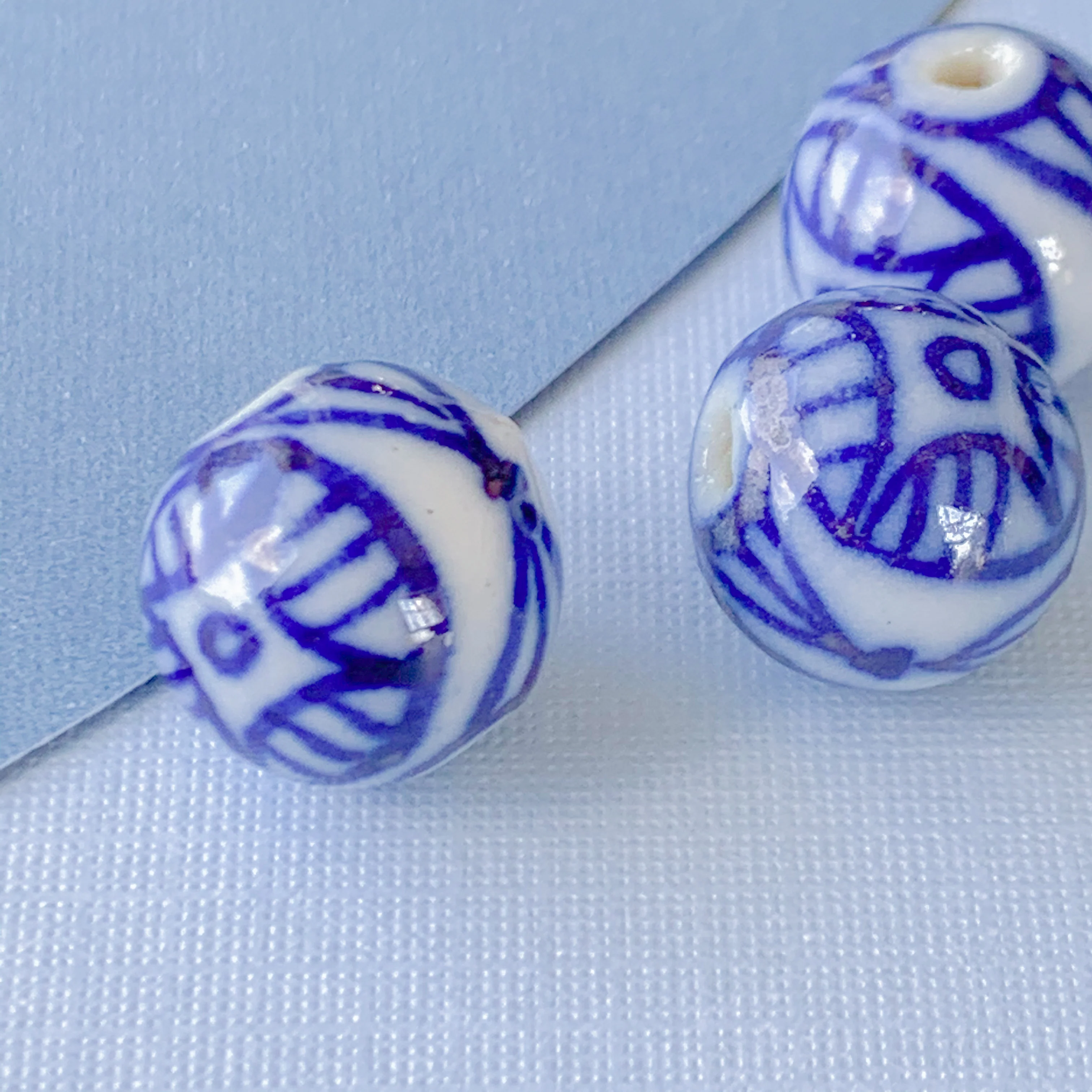 12mm Geometric Hand-Painted Chinoiserie Rounds - 4 Pack - Image 3
