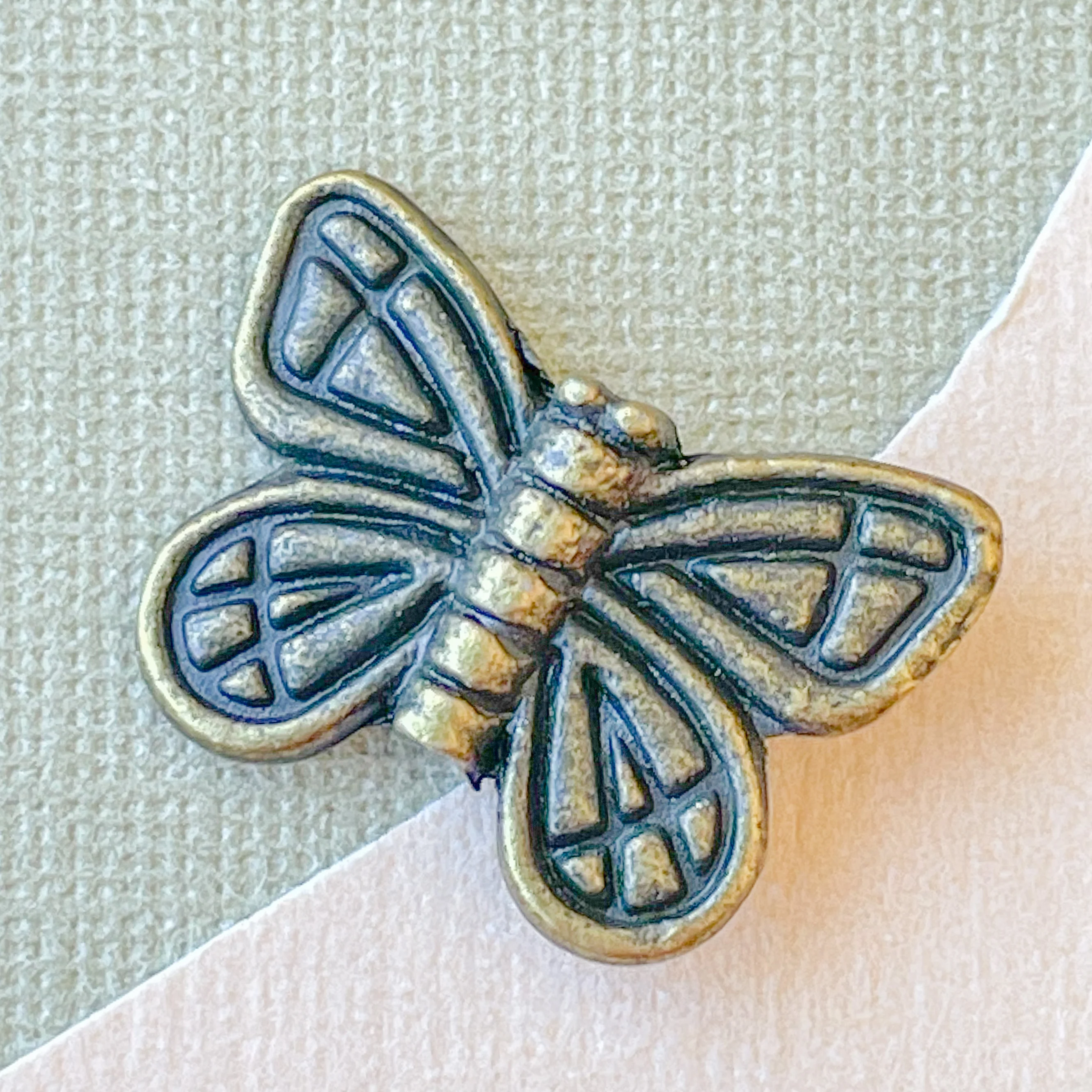 15mm Antique Brass Detailed Butterfly Bead - 6 Pack - Image 3