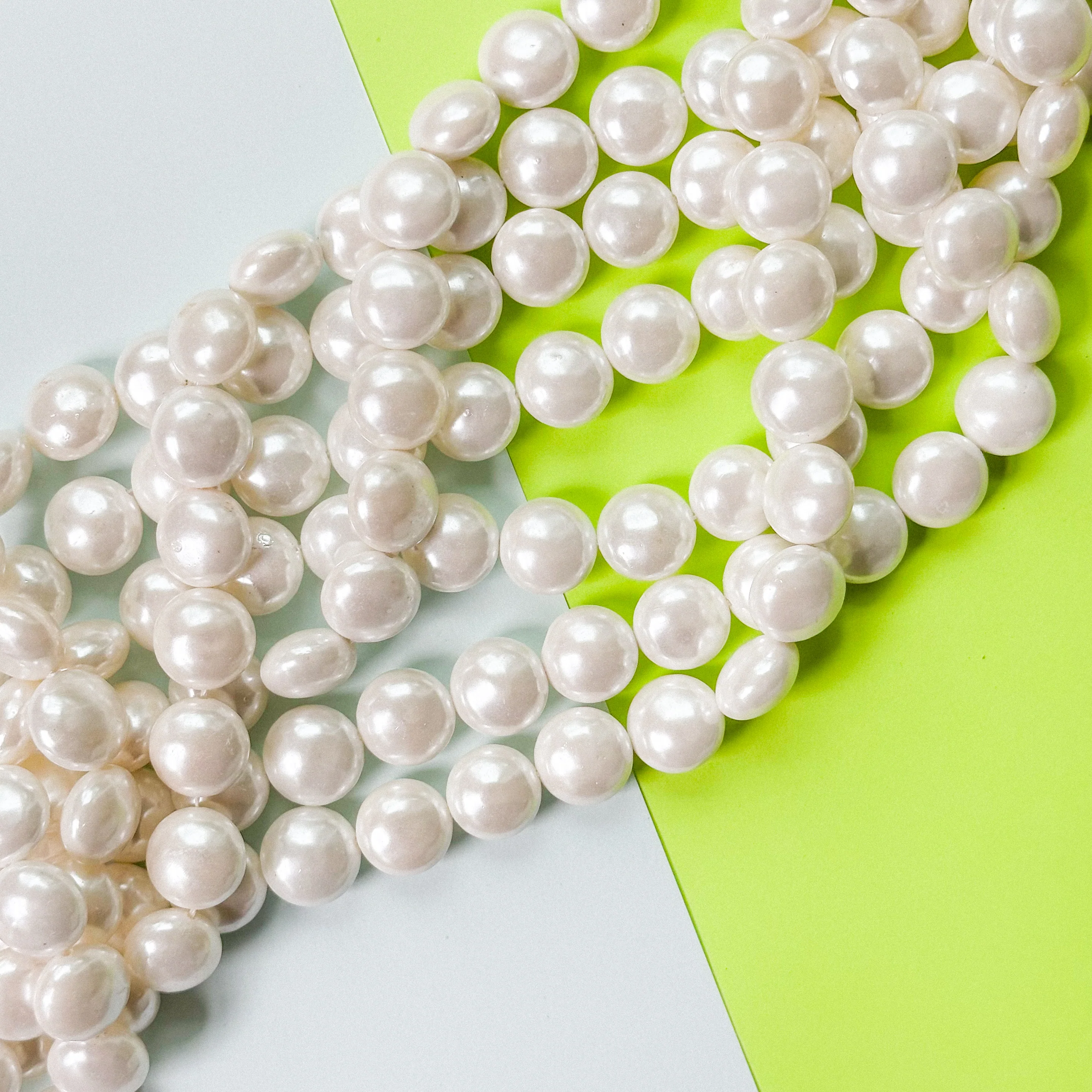 15mm White Puffed Coin Shell Pearl Strand - Image 3