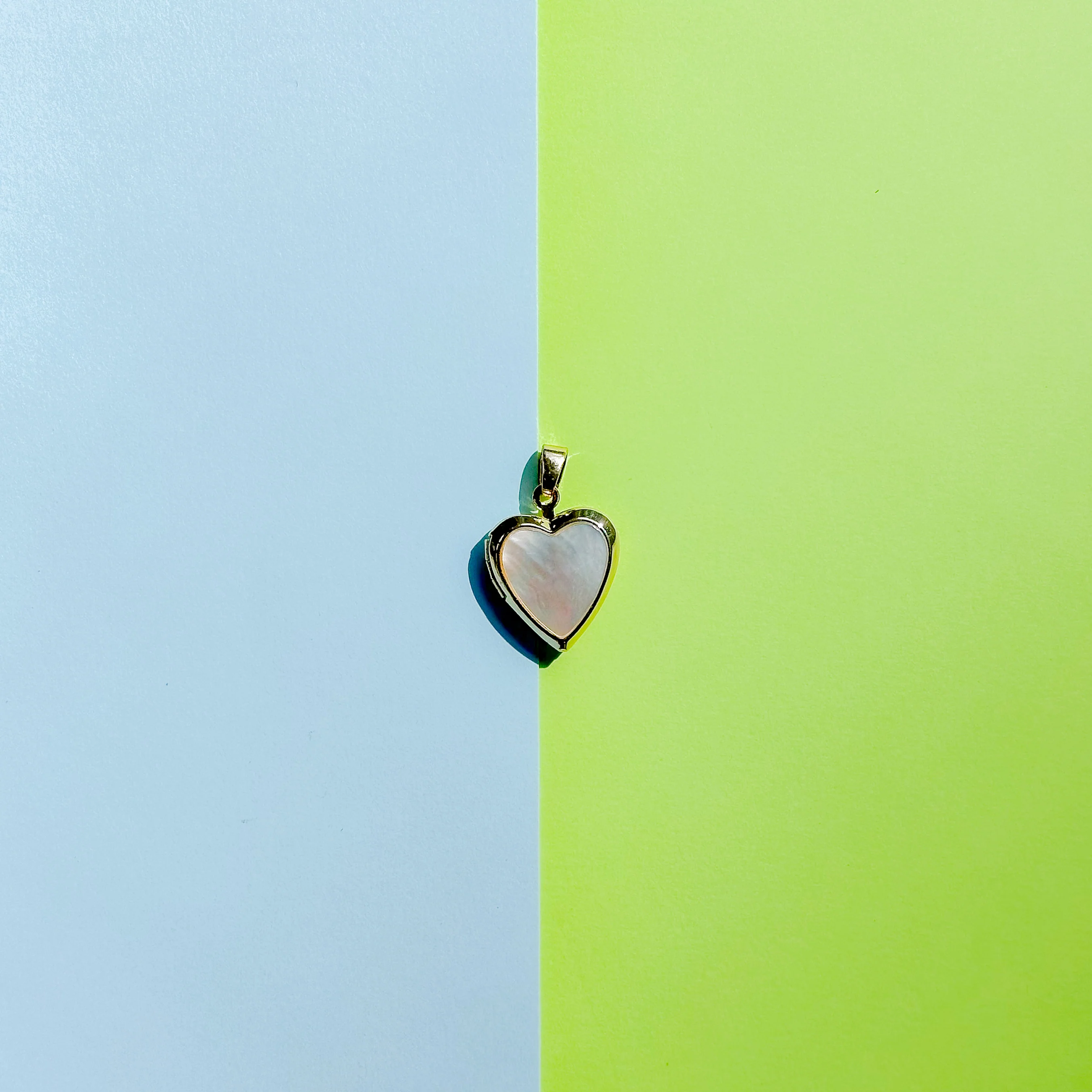 17mm Gold Mother of Pearl Heart Locket Charm - Image 3