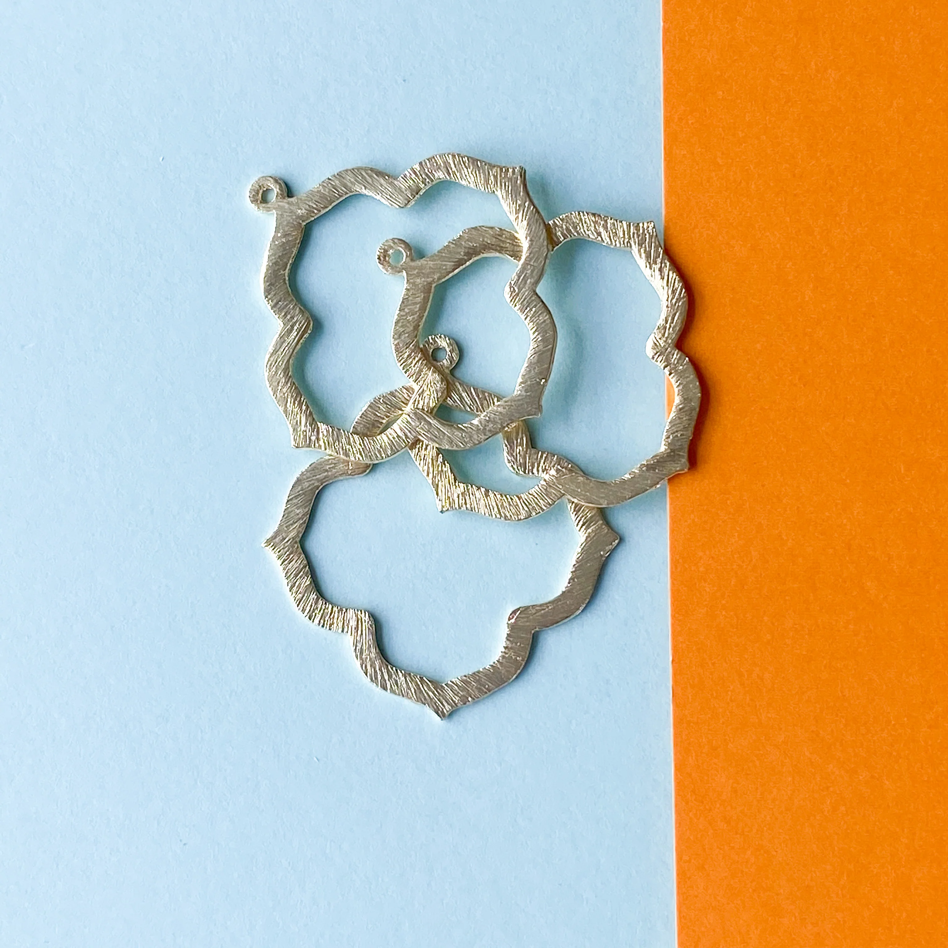 40mm Brushed Gold Quatrefoil Charm - 4 Pack - Image 2