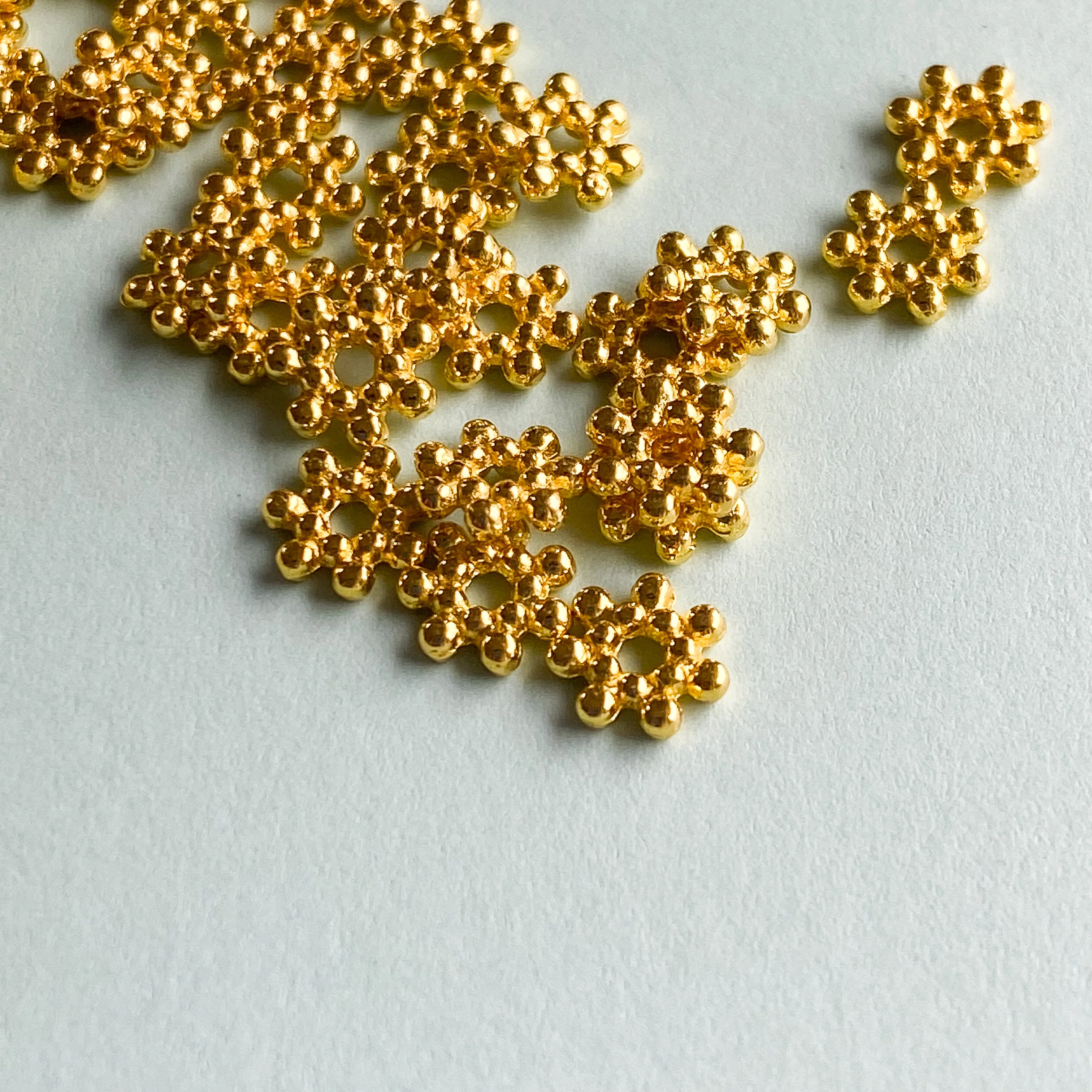 6mm Gold Daisy Disc Fancy Spacer Pack - Image 3