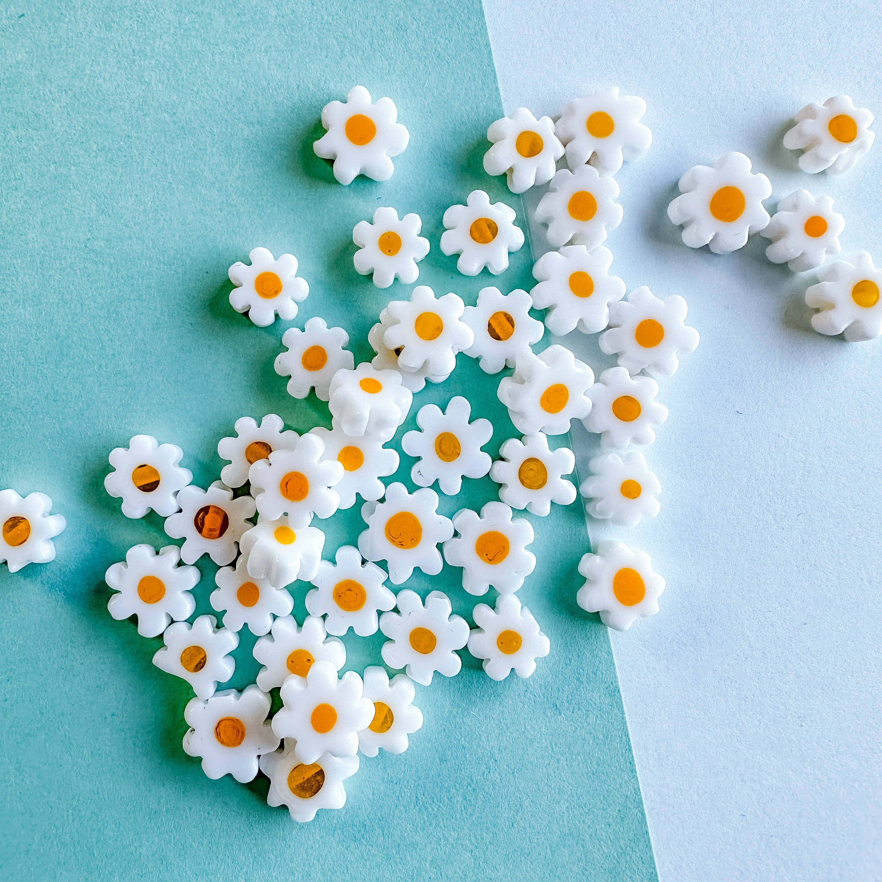 8mm White Glass Daisy Millefiori Bead - 10 Pack - Image 3