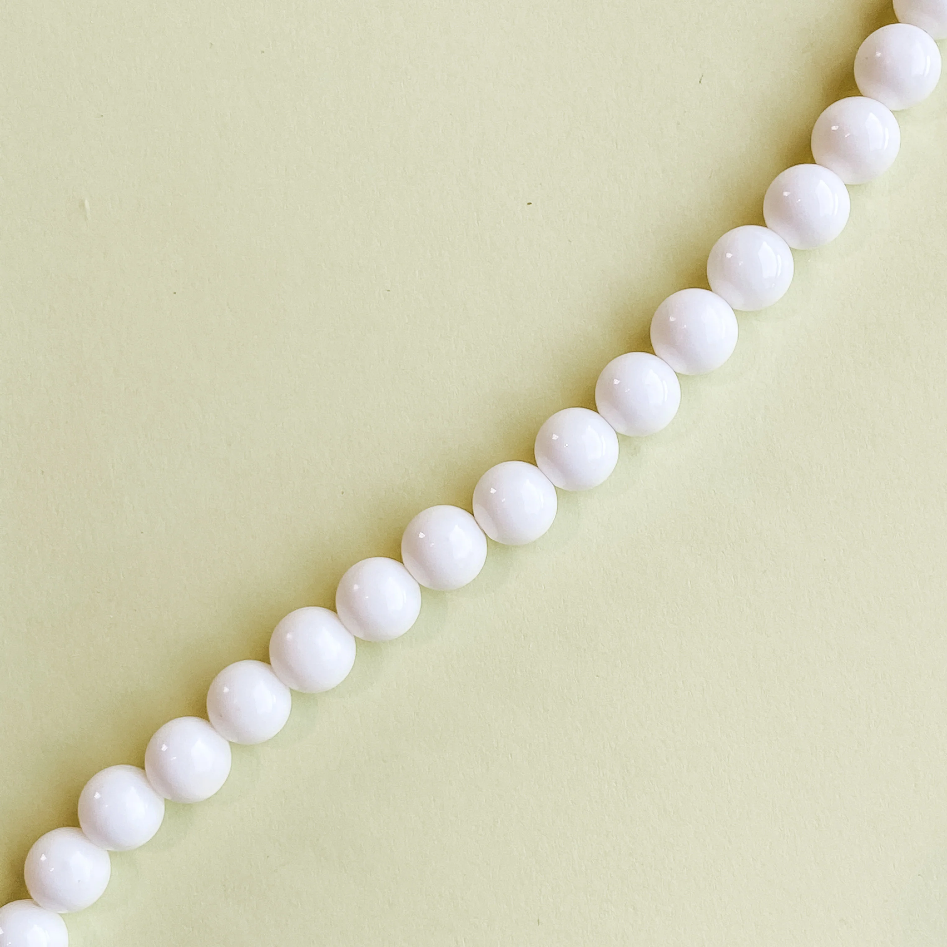 8mm White Shell Round Strand - Image 3