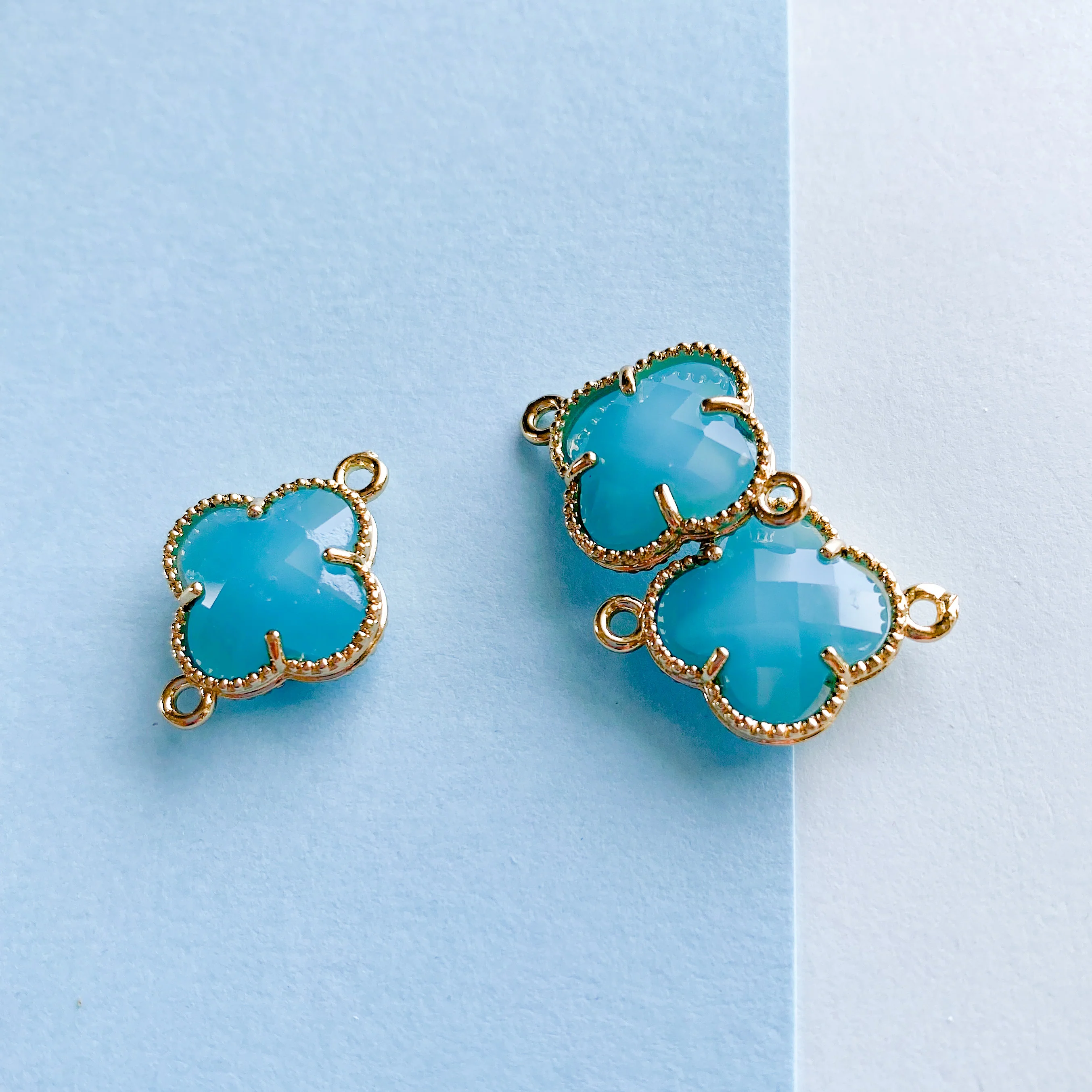 16mm Aqua Crystal Gold Quatrefoil Connector - Image 2
