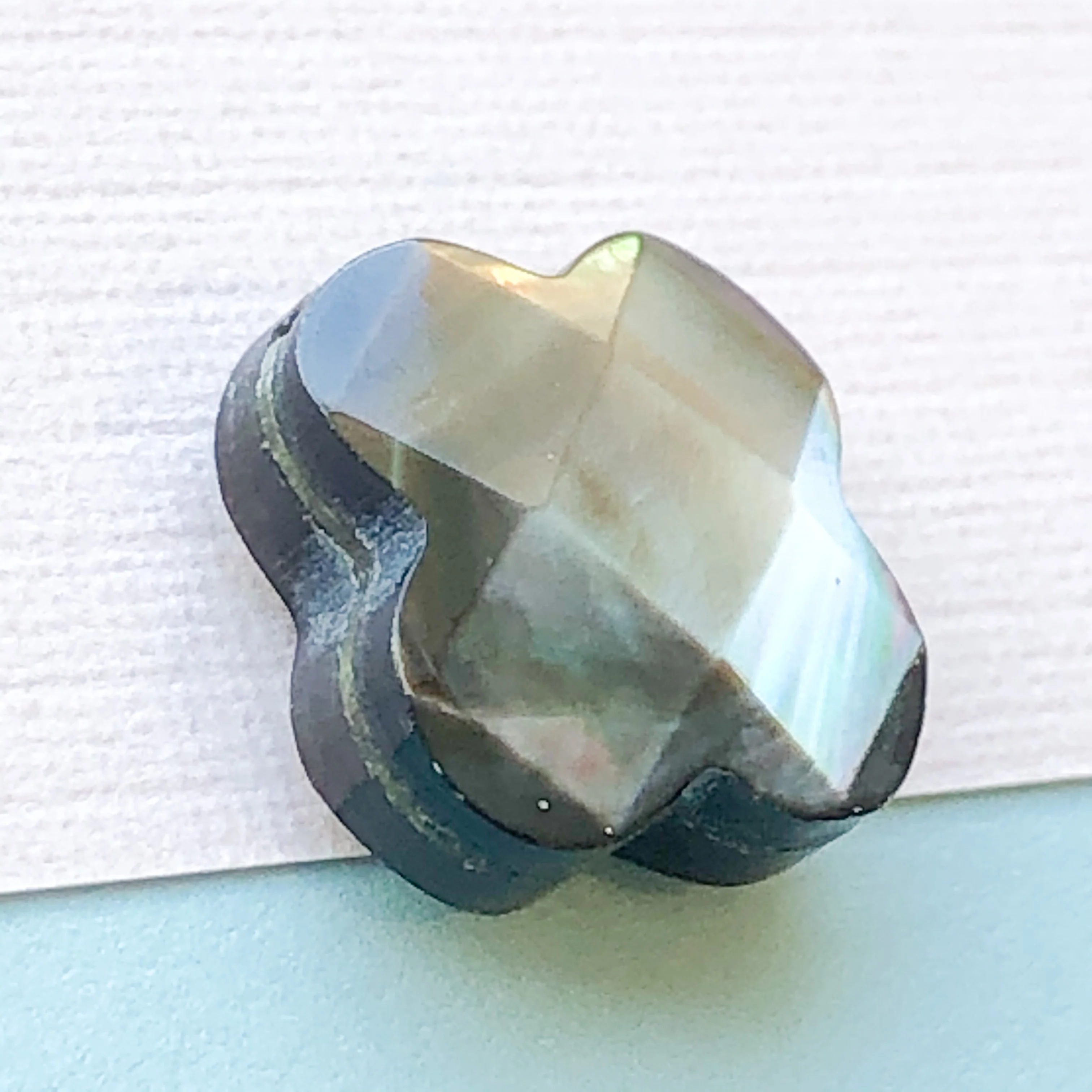 14mm Mother of Pearl Faceted Black "Grade A" Quatrefoil - Pack of 2 - Image 3